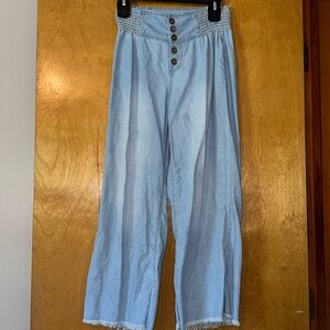 Used wide leg jegging summer pant. Size S